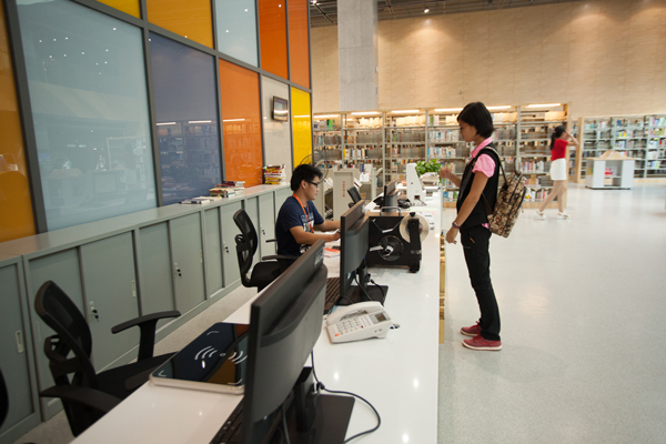 RFID自助借还书机,图书自主借还设备,RFID智慧图书馆,读者证读写器,平板读写一体机